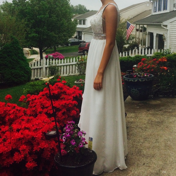 White prom dress - Picture 2 of 5